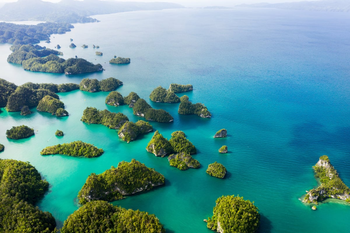High angle shot of beautiful green islands in the vast oceans
