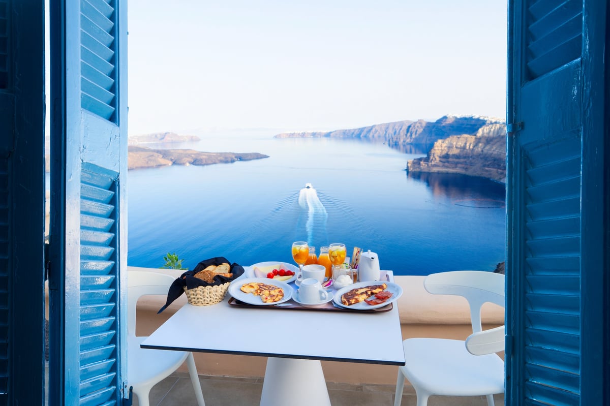 Elegant oceanfront breakfast dining experience at a luxury Antigua restaurant