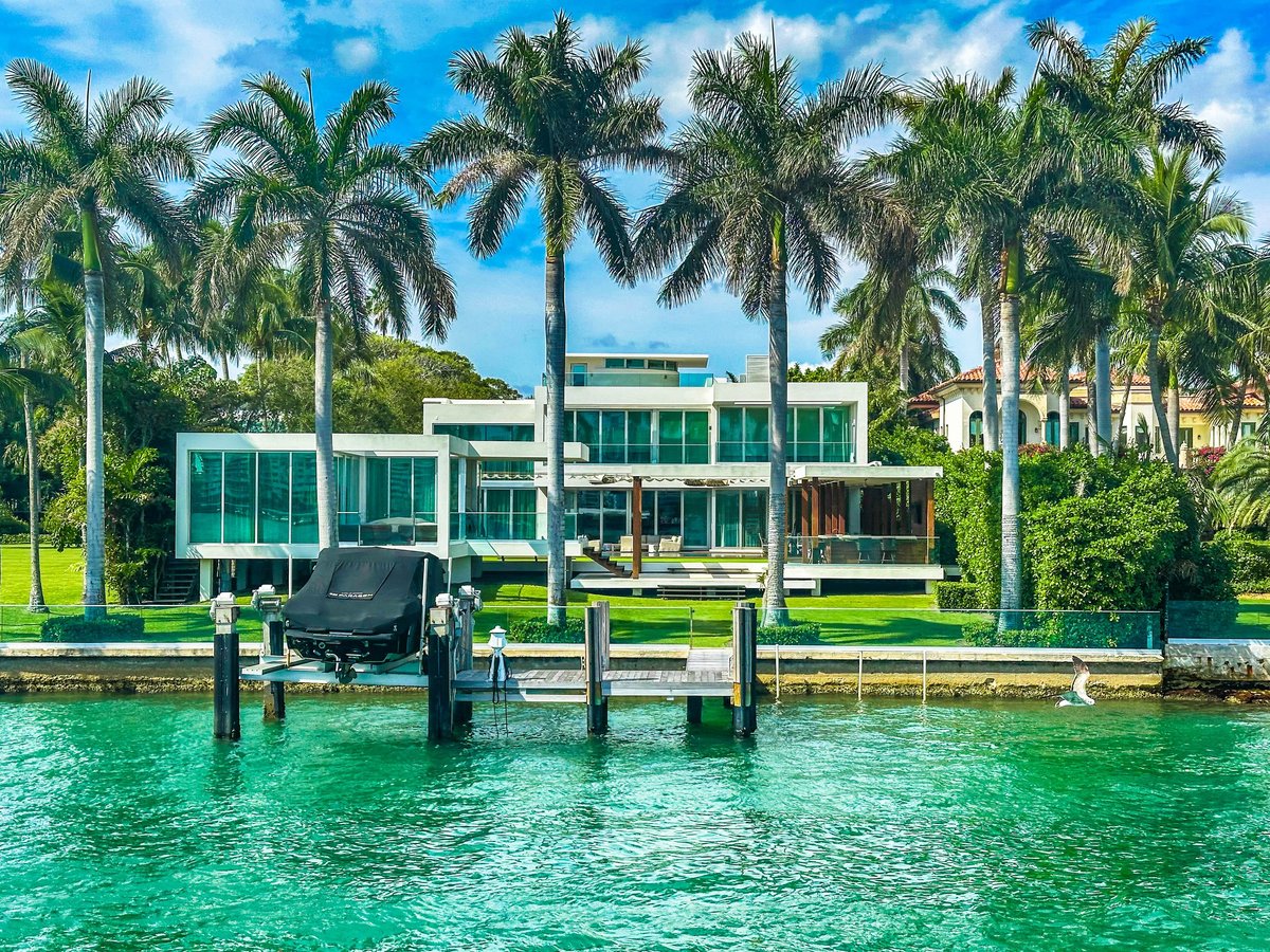 Rihanna luxury mansion on Miami Star island