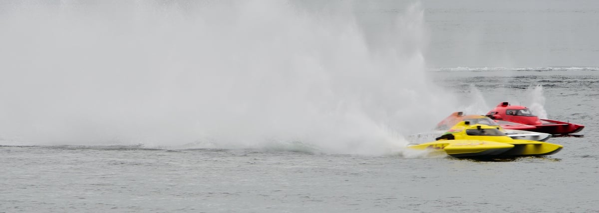 Speedboats racing