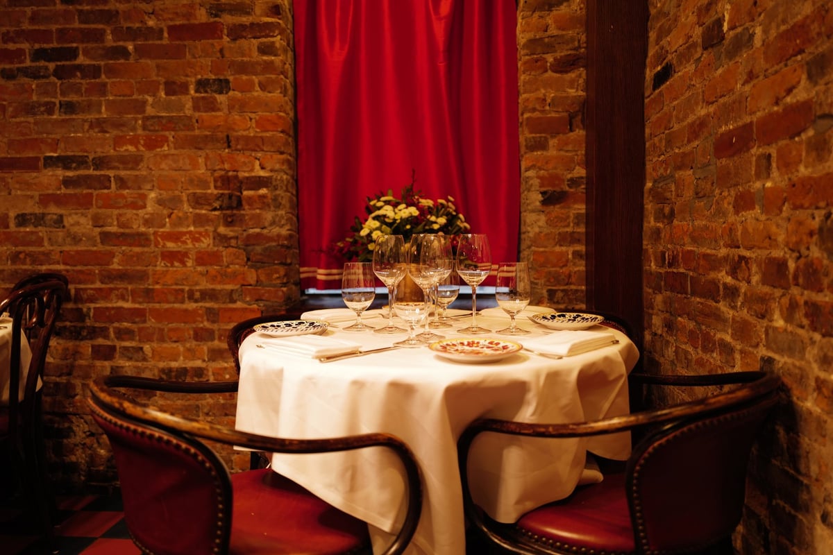Elegant fine dining table setting at a Punta del Este restaurant